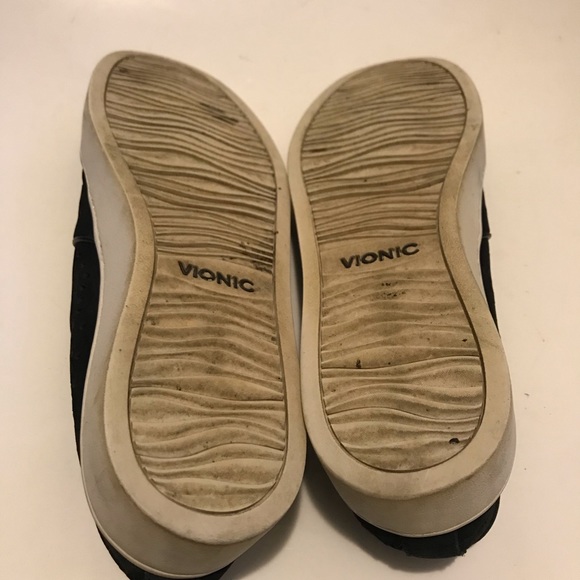 Women’s Vionic black leather laser cut shoe size not listed but shoe fits 9 1/2 - Picture 3 of 7